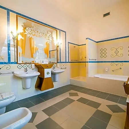 Tri Lilie Hotel