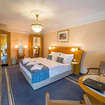 Tri Lilie Hotel 4*