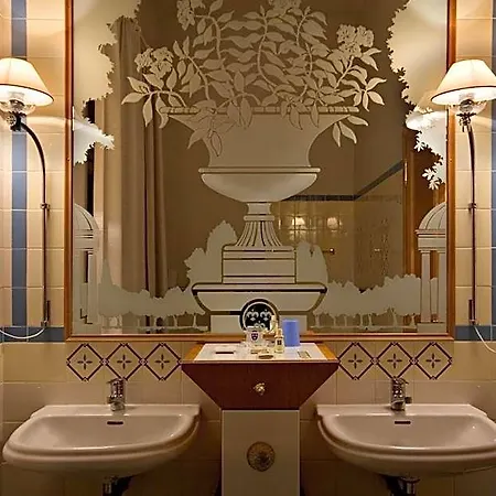 Hotel Tri Lilie 4*