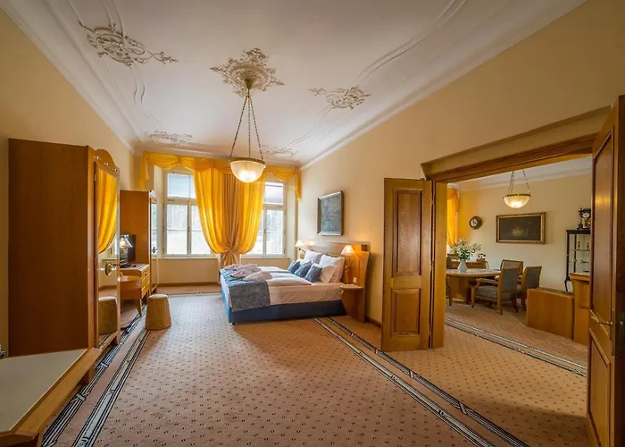 Tri Lilie Hotel